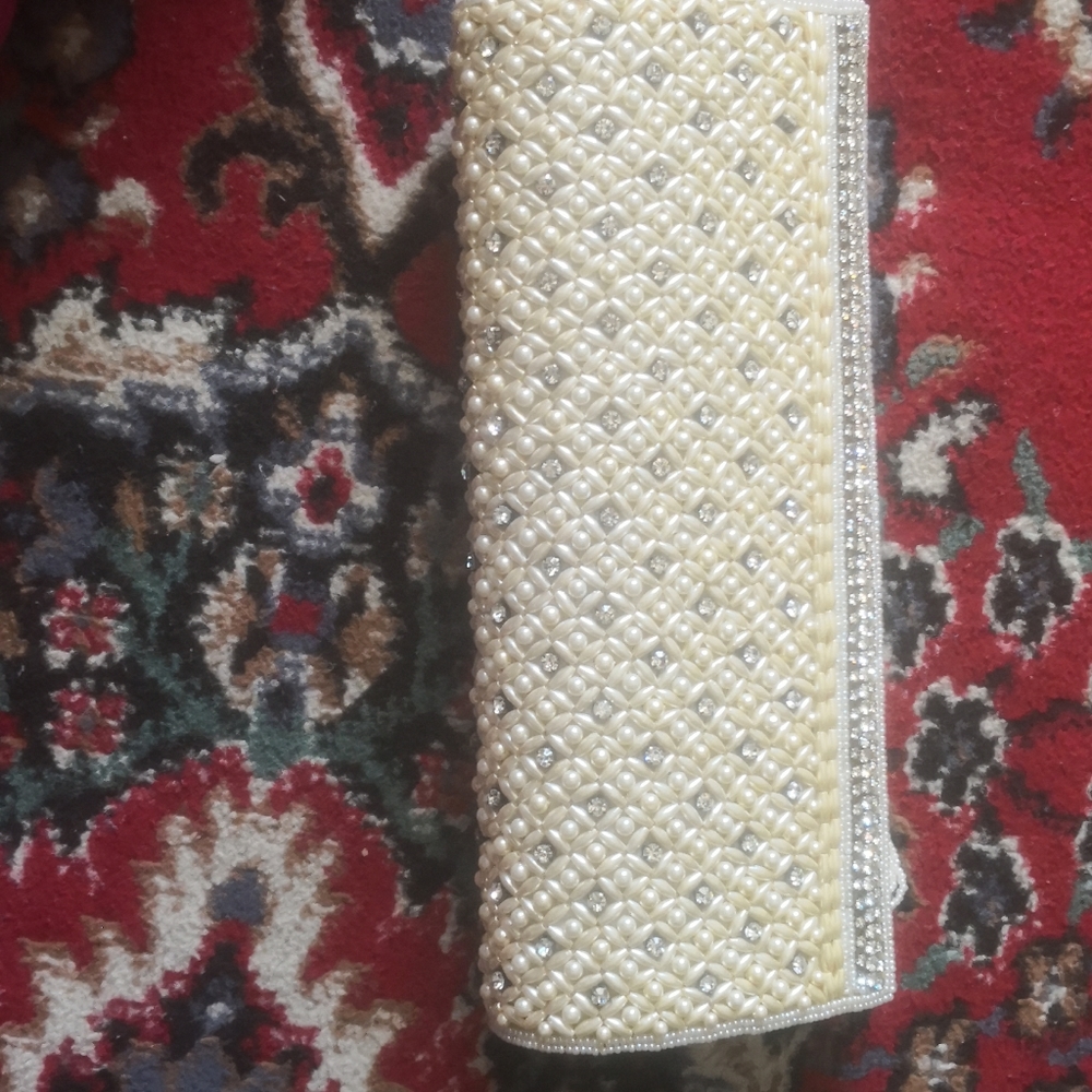 Beaded Cream Evening clutch with silver gem